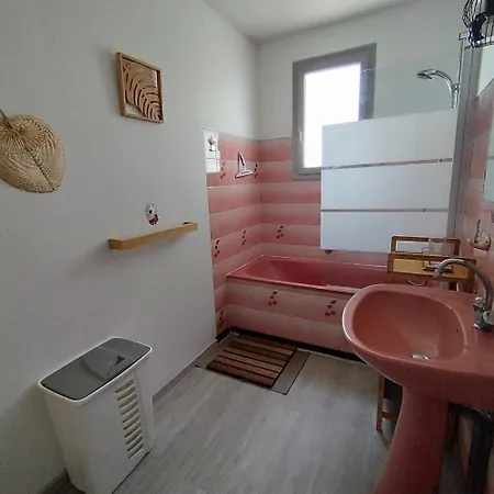 Holiday home Maison La Garenne *