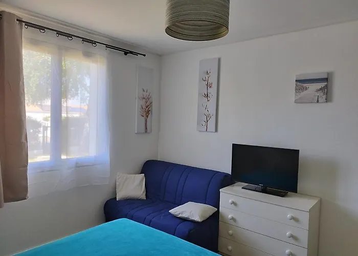 Holiday home Maison La Garenne